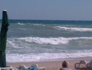 Interzis la scaldat in Marea Neagra. Vant puternic si valuri foarte periculoase