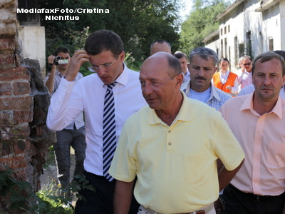 Flashmob la Cotroceni, impotriva proiectului Rosia Montana. Basescu tot nu renunta