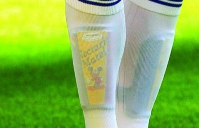 FOTO: Ce jucator din nationala Romaniei vrea sa-i sperie pe francezi cu aparatori cu Mickey Mouse :)