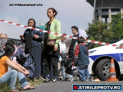 Cersetori romani, atacati cu bate de zeci de tineri intr-o cladire abandonata din Austria. 2 raniti