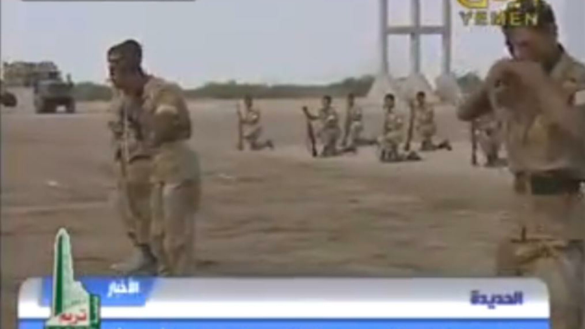 Imagini SOCANTE din Yemen: soldatii mananca serpi vii la antrenamente. VIDEO