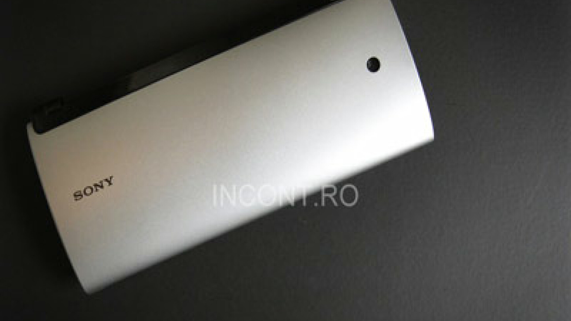 “iPad”-ul poseta. Sony lanseaza tableta care se pliaza, in competitia cu Apple. FOTO