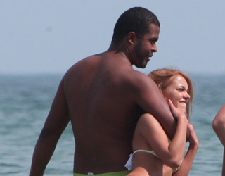 Cabral si Andreea Ibacka se distreaza de minune la mare. Vezi ce sexy sunt impreuna