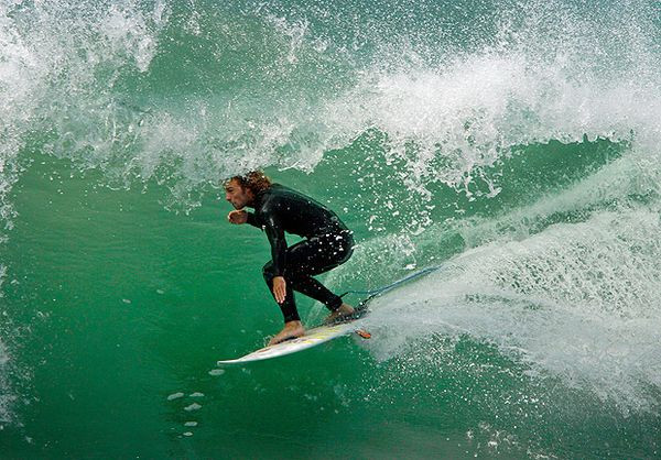 "E de proportii biblice. Dumnezeule, e superb!" VIDEO cu valurile uriase din California