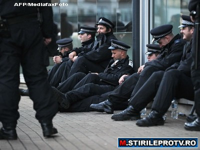 Sky News: Bandele de huligani din Anglia vor sa atace din nou, dar cu ARME de foc