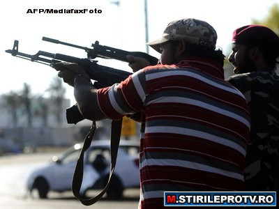 Secvente VIDEO dintr-un razboi real. Cum "curata" rebelii o cladire de lunetisti ai lui Ghaddafi