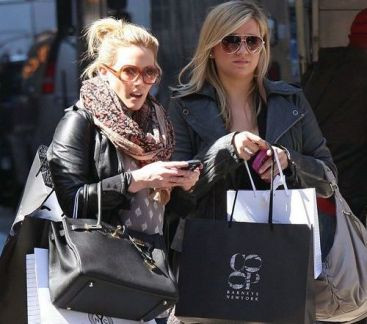 Cu luxul la bratul crizei. Ce casa de moda face sute de angajari pentru a rezista cerintelor pietei