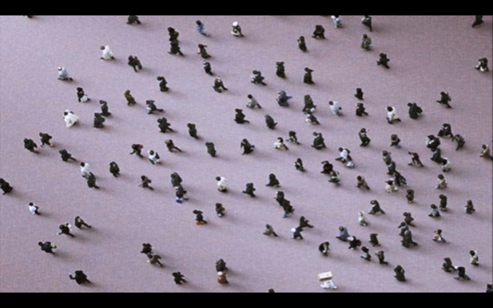 Multimea la care te uiti nu a existat niciodata. Si nici aceasta piata. FOTO