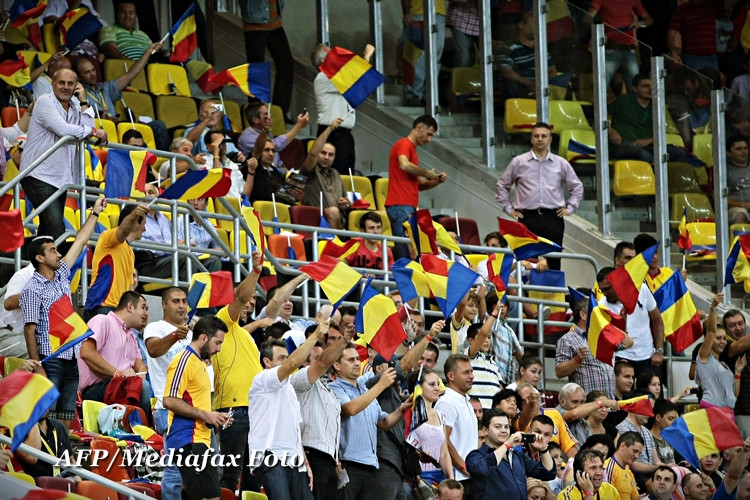 De ce au huiduit 50.000 de oameni veniti sa faca poze pentru Facebook o echipa reprezentativa