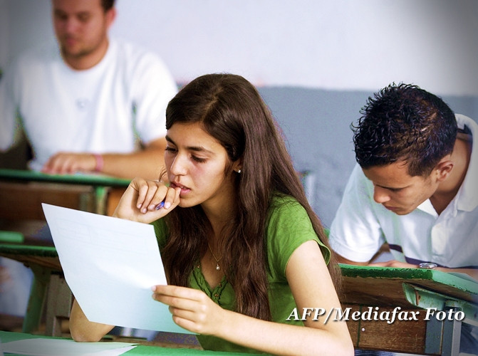 Maine este ultima zi in care studentii isi pot depune cererile de bursa