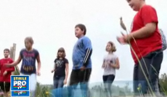 "Vreau sa arat ca o papusa Barbie". Visele copiilor care cauta o viata noua in tabara pentru slabit