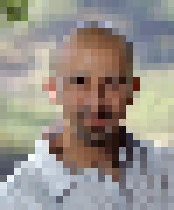 FOTO. El este barbatul platit de femei ca sa intretina relatii sexuale. Imaginea lui surprinde