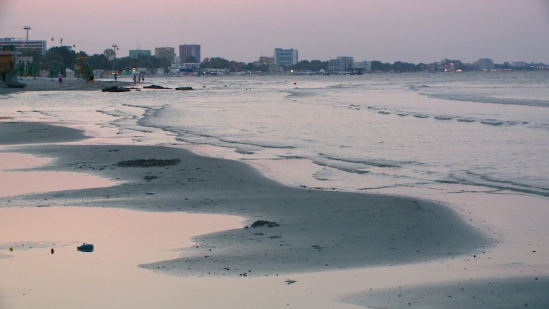 VIDEO. Imagini inedite in Mamaia. Fenomen rar la malul Marii Negre