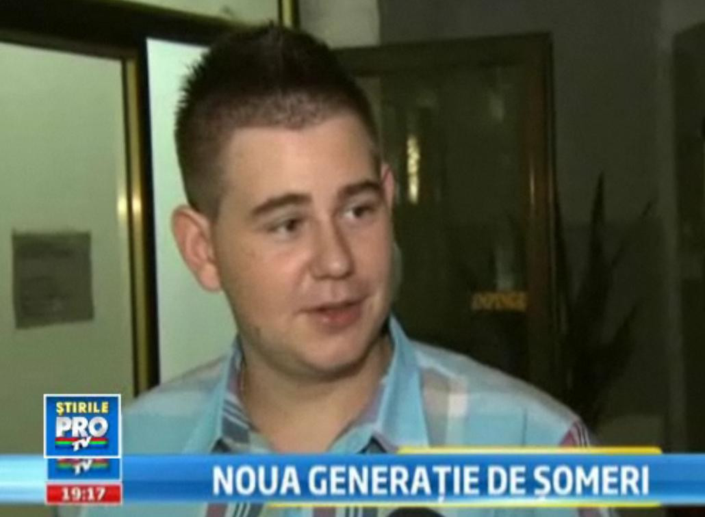 "Decat vanzator, prefer somer, ma tin parintii". Generatia rusinii intra in viata cu mana intinsa