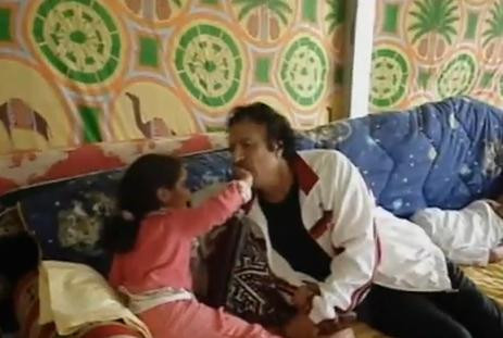 Latura umana a celui mai temut tiran. Clipul care a surprins internetul. VIDEO