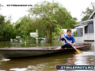 Natura s-a dezlantuit cu o furie oarba la Ramnicu Valcea. Muncitorii au astupat gurile de canal