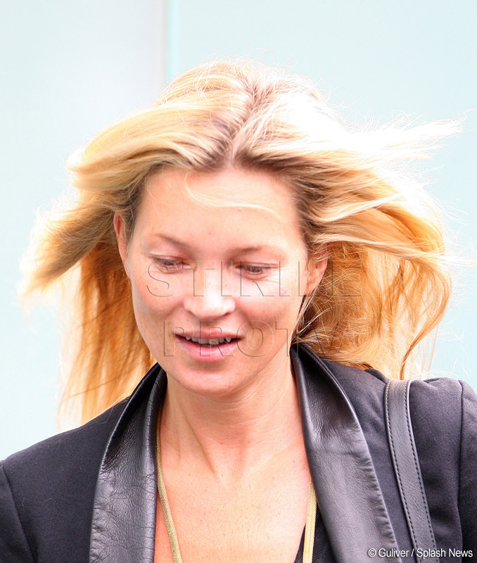 Acum o poti vedea goala. Cel mai controversat model a pozat nud pentru calendarul Pirelli. FOTO