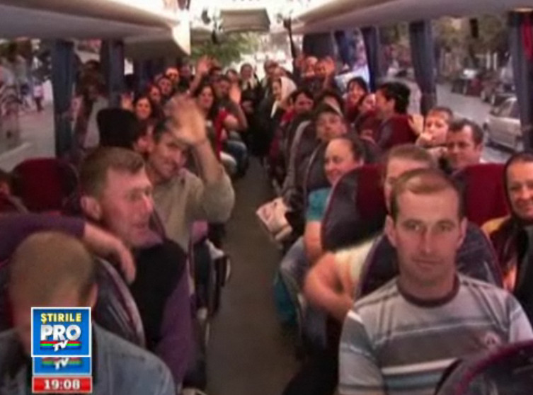 "Castig 50-60€/zi". Mirajul Spaniei inca ii fascineaza pe romani.Pleaca cu zecile la cules de fructe