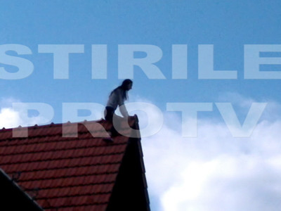 VIDEO SOCANT: O femeie scapata de sub supraveghere sare in gol de pe acoperisul clinicii din Cluj