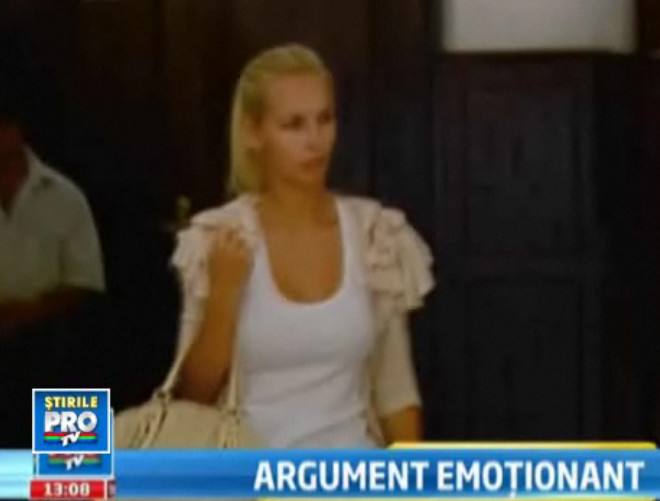 "Trecem prin momente foarte grele". "Pledoaria" emotionanta a unei mame, fosta vedeta Playboy. VIDEO