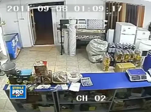 VIDEO. Mic, dar hot. Un copil de 10 ani, trimis la furat de parinti, da lovitura intr-un magazin