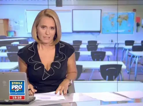 "Merg la scoala odata cu cel mic".Povestea parintilor care se pun cu burta pe carte la varsta a doua