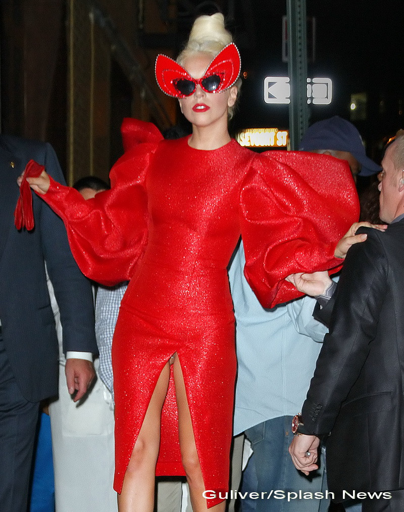 O gafa in public demonstreaza ca Lady GaGa chiar nu e barbat. FOTO