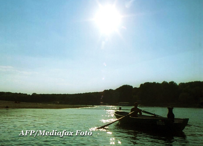 Peste 250 de nave si barje blocate pe Dunare. Fluviul are tot mai putina apa