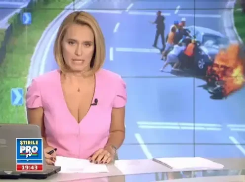 Motociclist salvat de trecatori de sub o masina unde era sa arda de viu