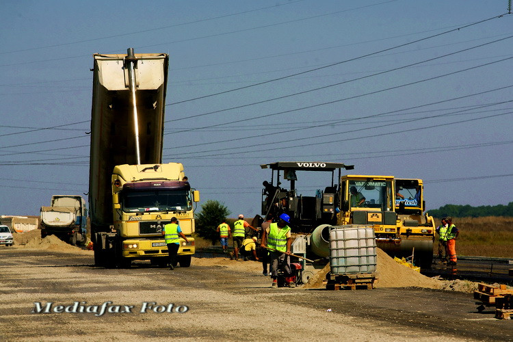 Se intampla ceva nemaivazut in Romania, la 50 km de Bucuresti. Se lucreaza la autostrada