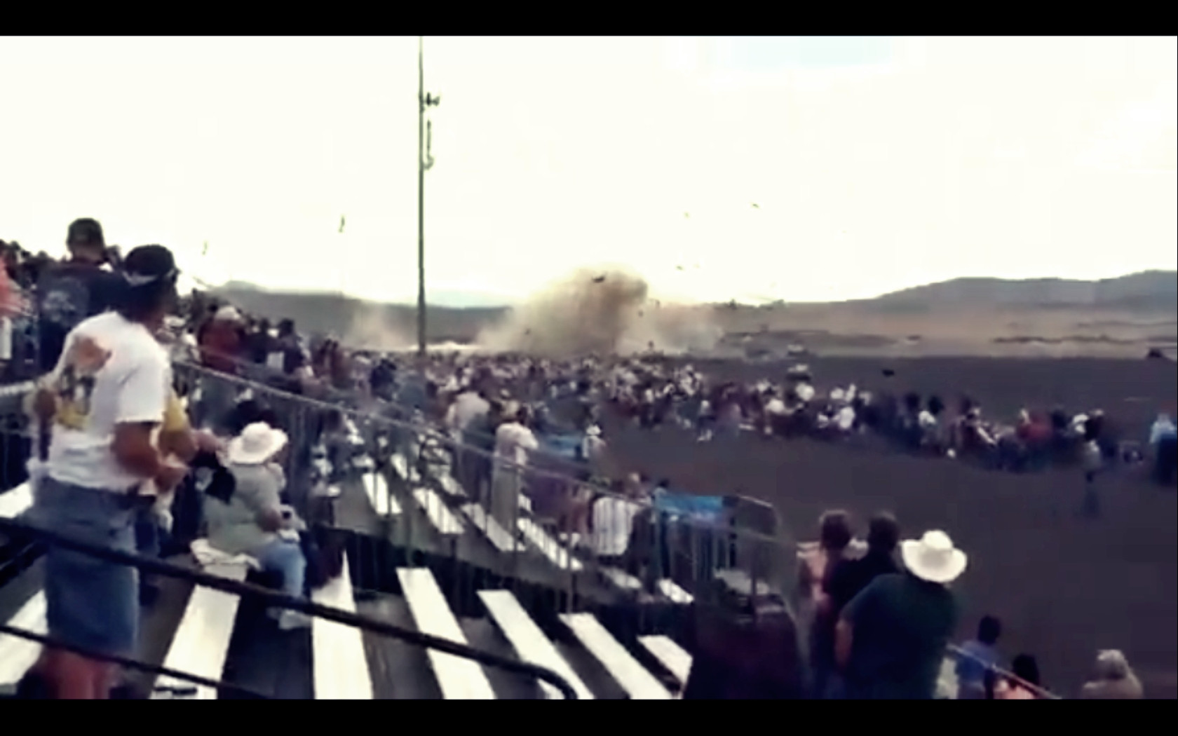 Avion prabusit in SUA. "A fost ca un masacru. Un barbat a fost taiat in doua"