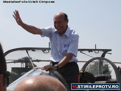 Romania vrea sa cumpere avioane americane F16, dar n-are bani. Basescu are o propunere pentru Obama