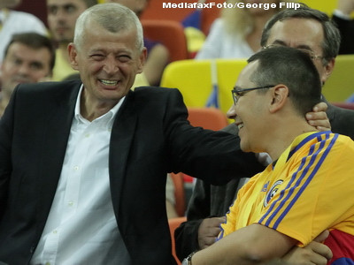 Breaking News: S-a suit scroafa-n copac