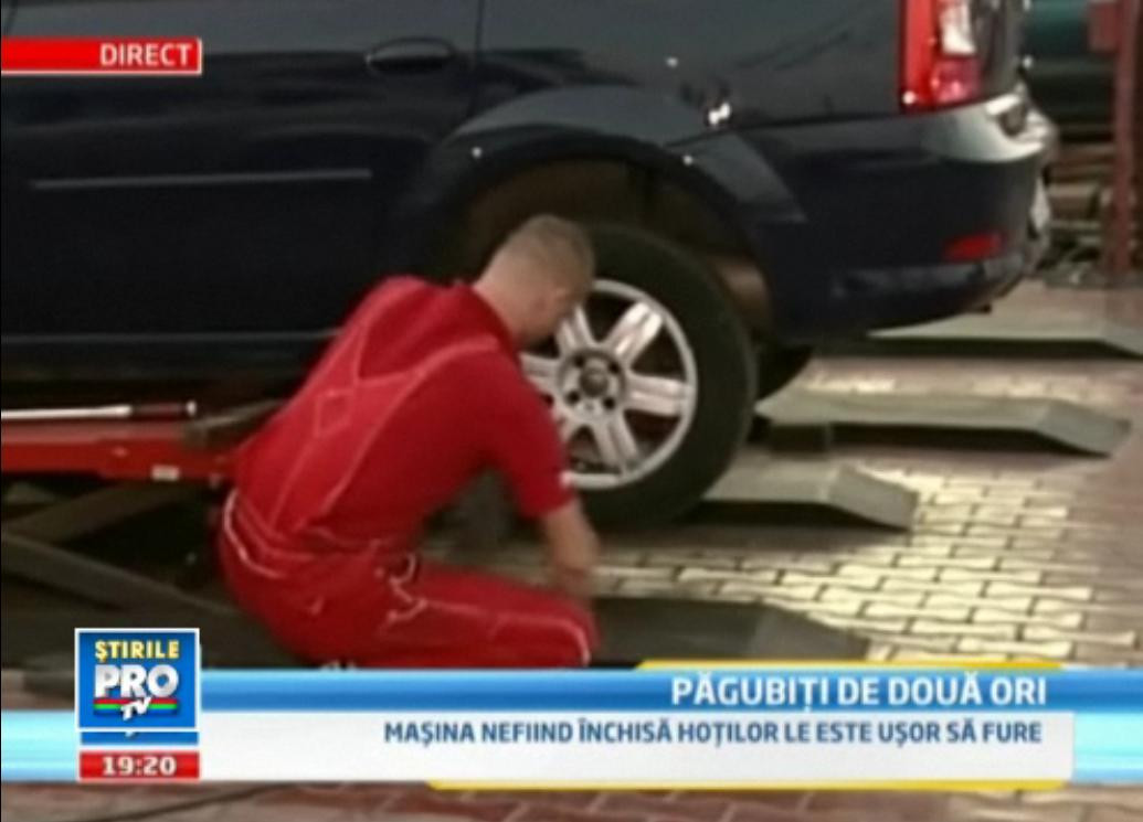 VIDEO. Cum te lasa hotii fara portofel, atunci cand esti la volan, fara sa banuiesti nimic