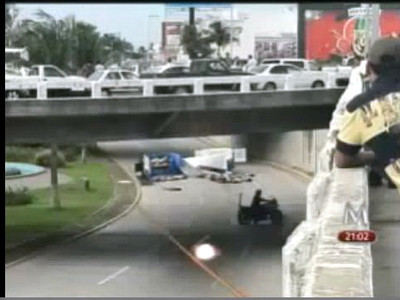 Mexicul groazei. Traficantii de droguri au aruncat 35 de cadavre pe o strada aglomerata, in plina zi