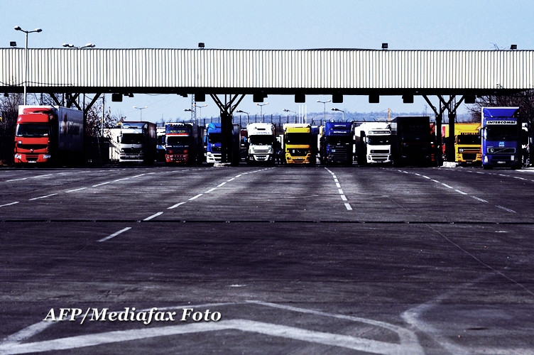 Tot mai putini romani plecati in strainatate au bani sa vina acasa de Sarbatori