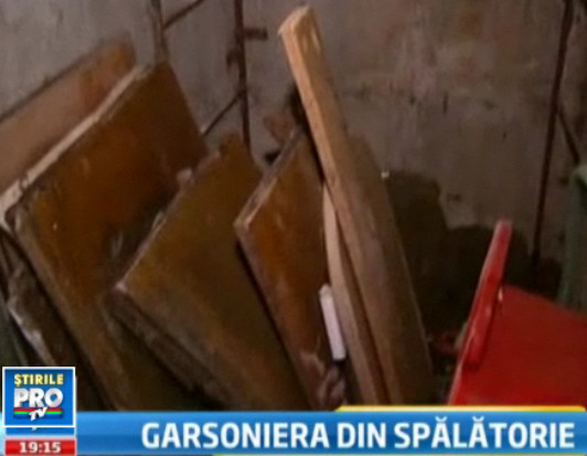 Au terorizat zeci de familii. "Reteta" unor interlopi de a face rost de garsoniere