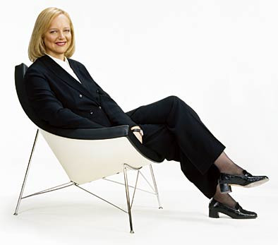 CEO-ul HP, inlocuit de fosta presedinta eBay. Cine este femeia care l-a indepartat pe Apotheker