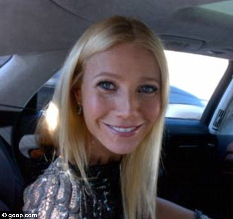 Incursiune in culise cu diva ce are "9 barbii". Ce se ascunde in spatele stratului gros de machiaj