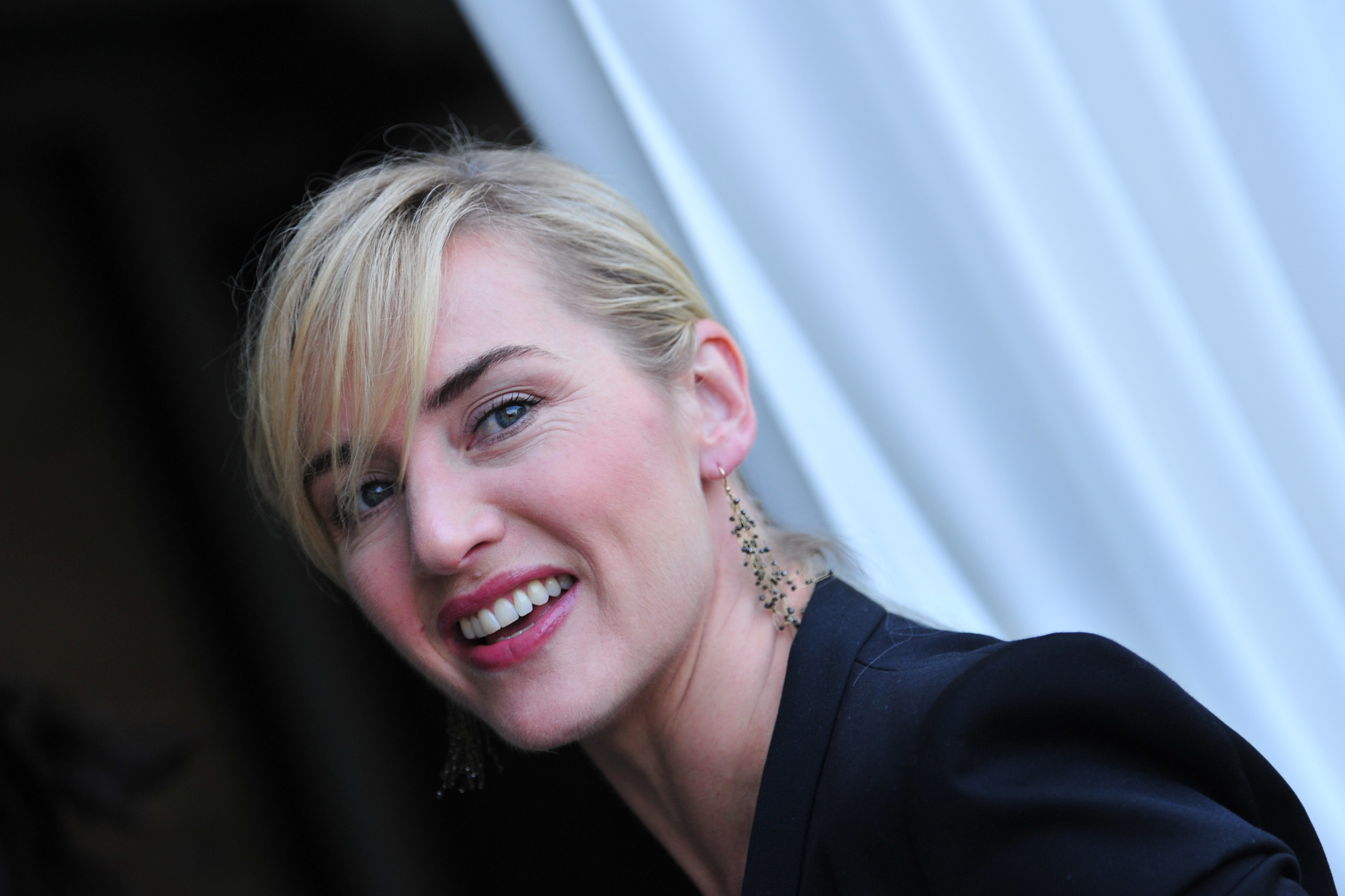 Kate Winslet a plecat in vacanta cu iubitul si s-a intors in locul lui cu un miliardar