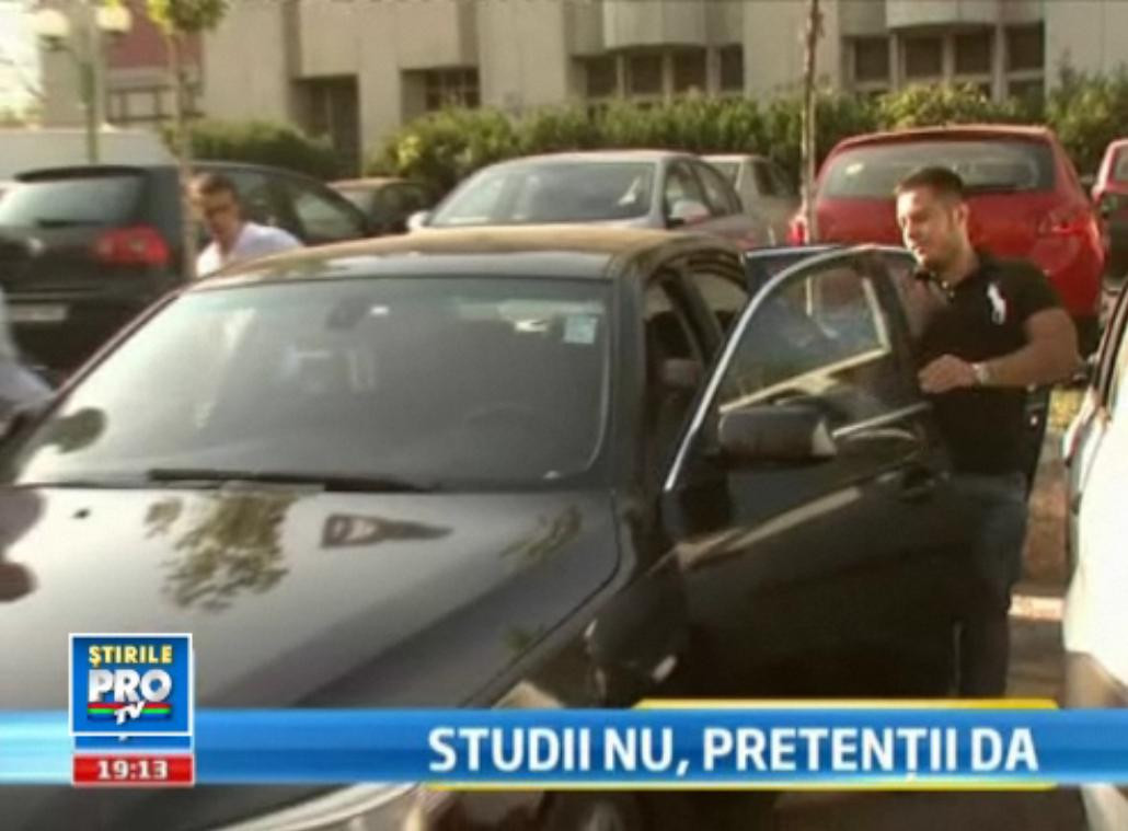 20 de ani, masina de fite, n-are pregatire, dar vrea salariu mare. Prototipul tanarul care vrea job