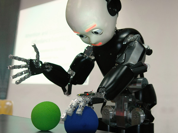 VIDEO Un robot a fost nominalizat pentru a duce flacara la Jocurile Olimpice din 2012
