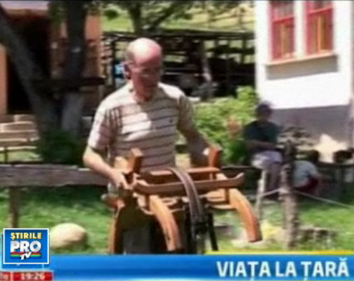 Un belgian ne invata cum sa supravietuim din agricultura. Cat costa un curs de permacultura