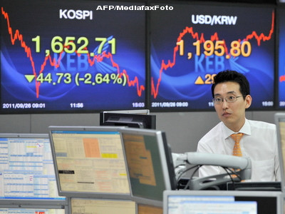 Bursele din Asia sunt in cadere puternica. Investitorii se tem de o eventuala criza