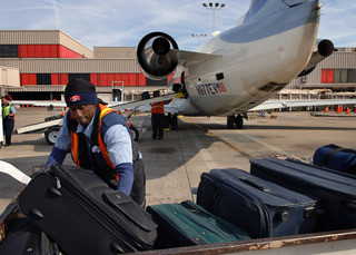 Credeati ca pe Baneasa sunt cozi mari? Cele mai aglomerate aeroporturi din lume. FOTO