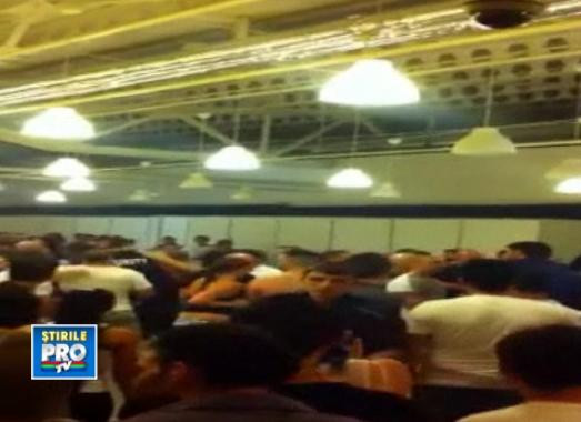 Cosmar intr-un club de noapte. Doua grupari de interlopi s-au omorat in bataie.IMAGINI SPECTACULOASE