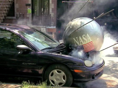 VIDEO. Sa-ti stea inima in loc. Cum a cazut satelitul NASA peste o masina din SUA