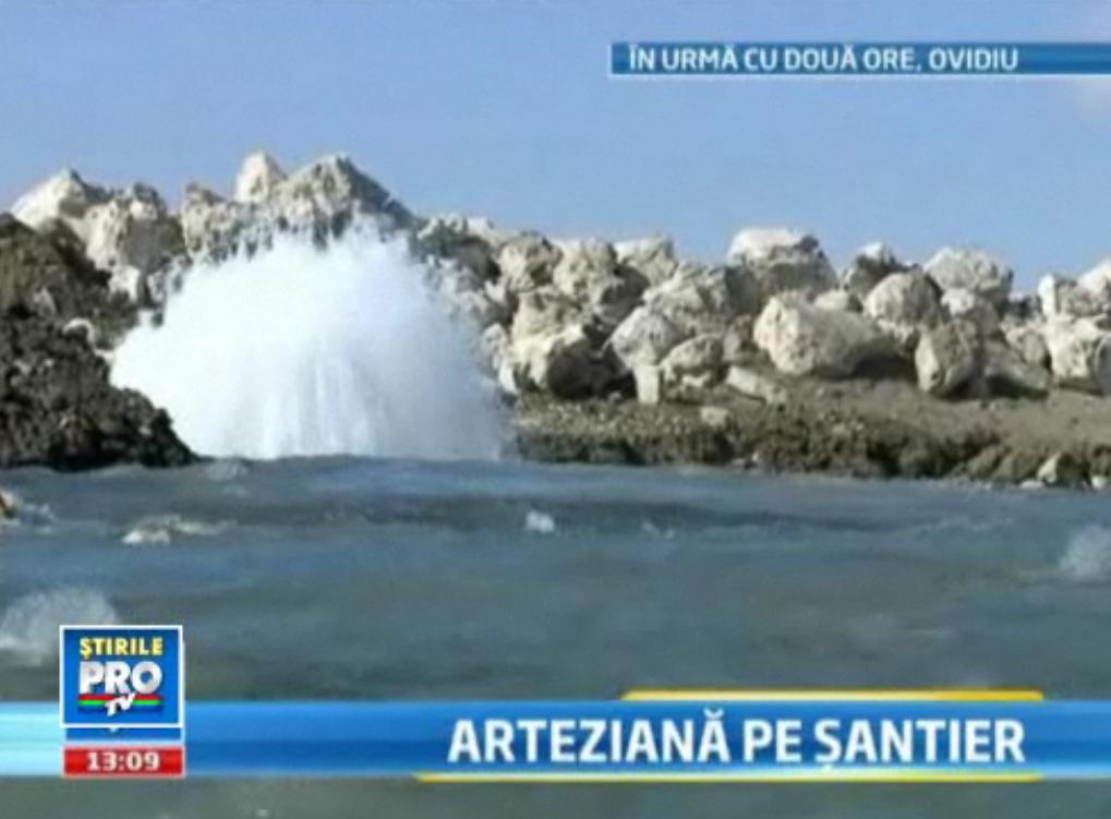 VIDEO. Un "Dorel" a lasat 20.000 de oameni fara apa. O conducta, transformata in fantana arteziana