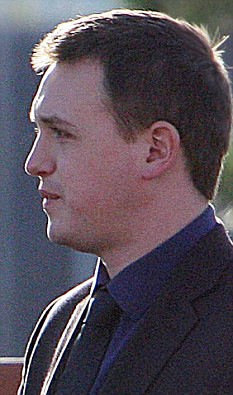 „Alo, Politia? E o femeie pe capota Jaguarului meu si nu pot scapa de ea”