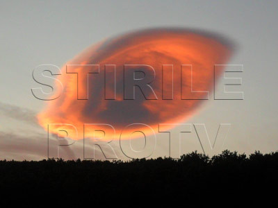 UPDATE: Spectacol pe cer in doua judete din Romania. Formele spectaculoase oferite de nori